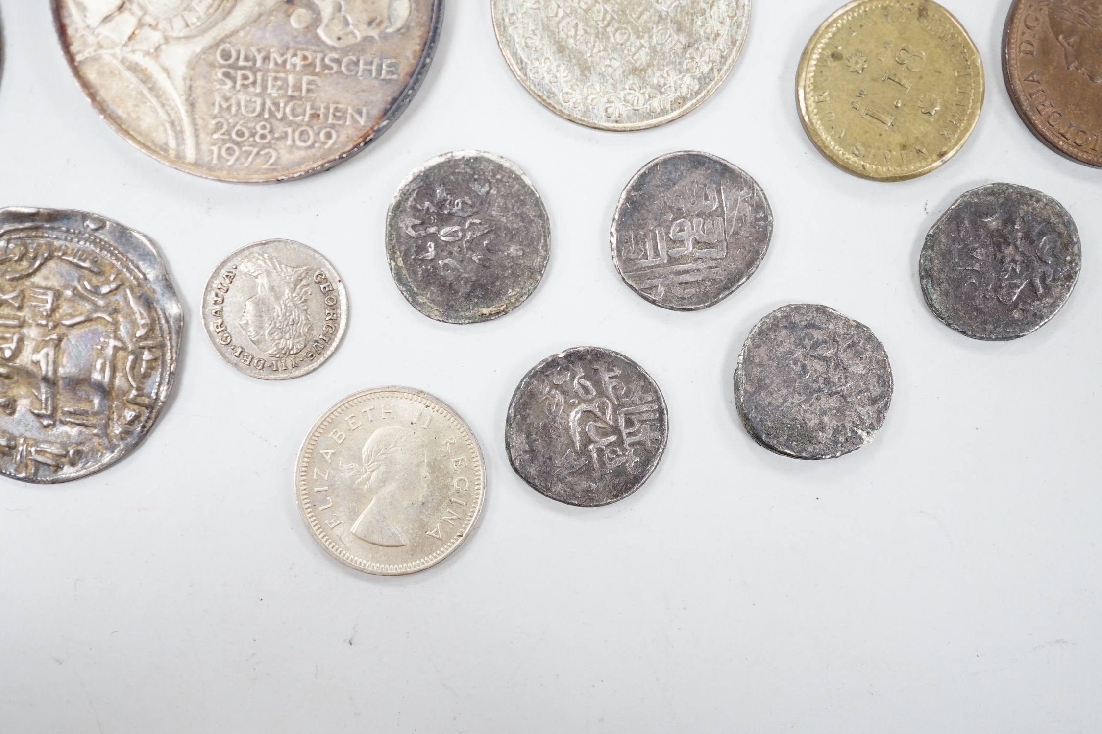 A George III 1813 Irish 10 pence bank token (UNC) and mixed coins (19)